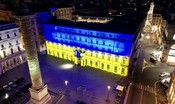 palazzo-chigi-si-illumina-di-giallo-e-blu-per-l’indipendenza-ucraina-[video]
